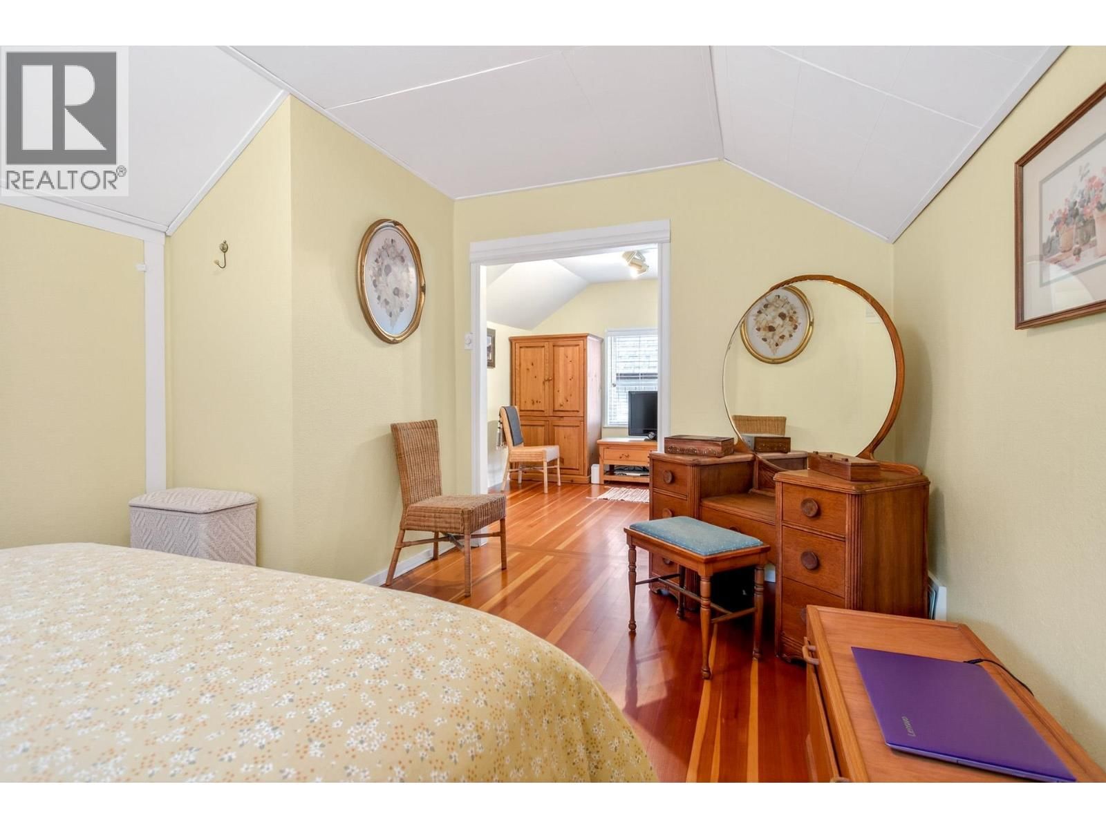 3494 OXFORD STREET Image 29