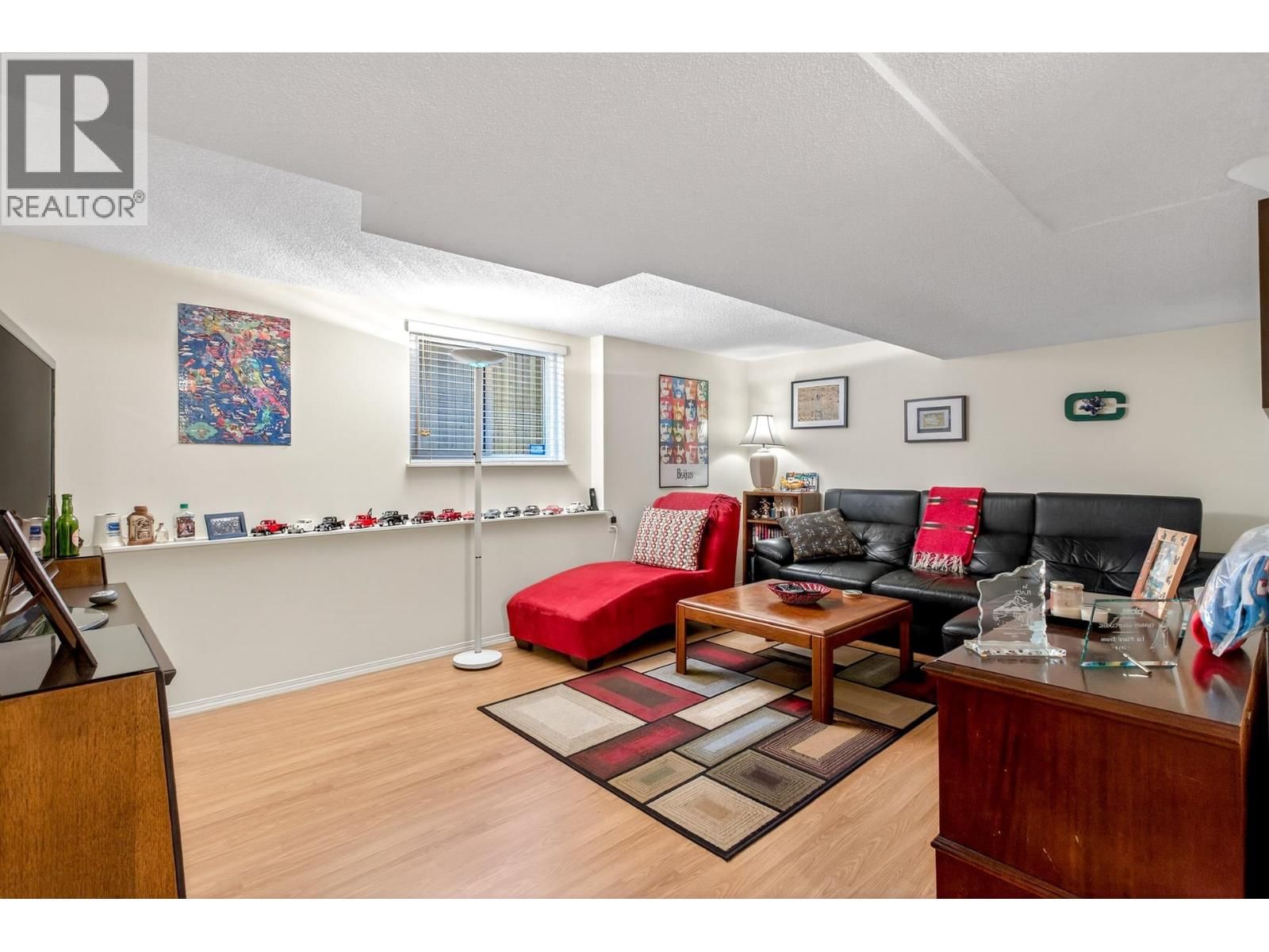 3494 OXFORD STREET Image 31