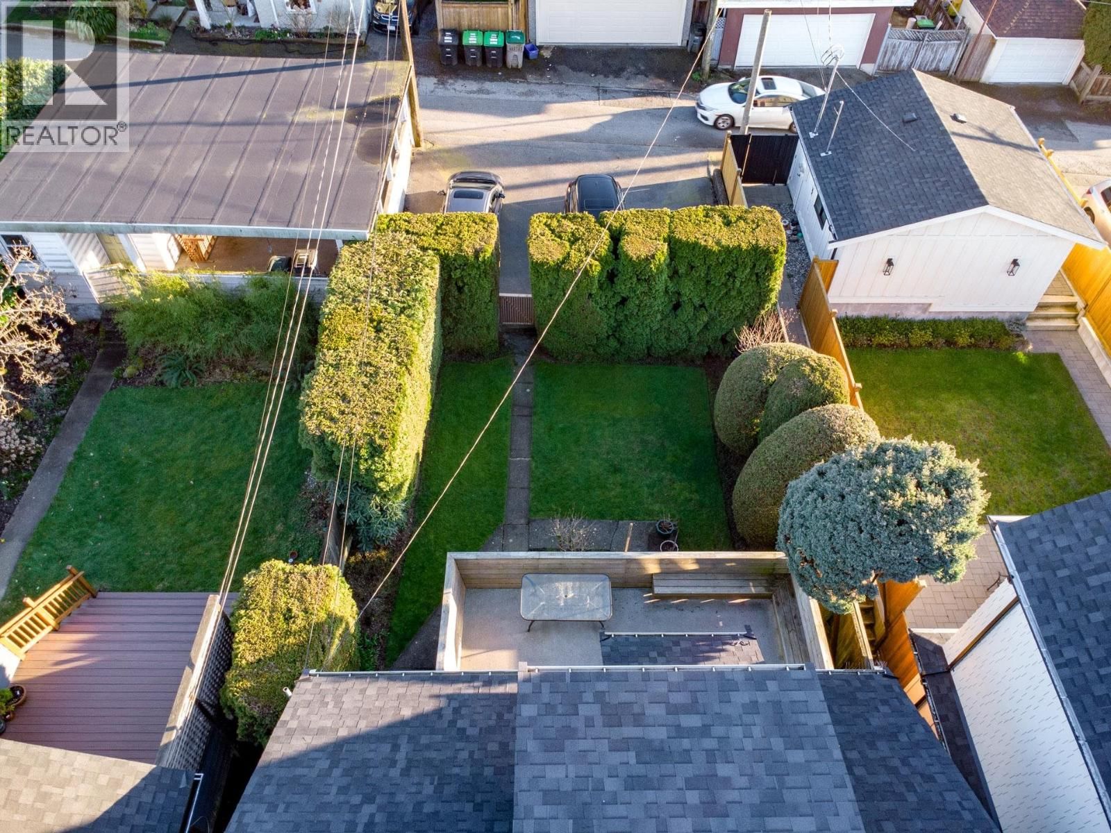 3494 OXFORD STREET Image 38