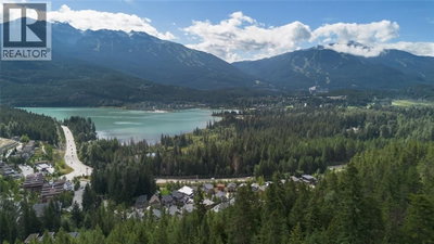 8566 ASHLEIGH MCIVOR Drive | Whistler British Columbia | Slide Image Seven