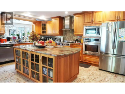 8675 ARMSTRONG Avenue | Burnaby British Columbia | Slide Image Fourteen