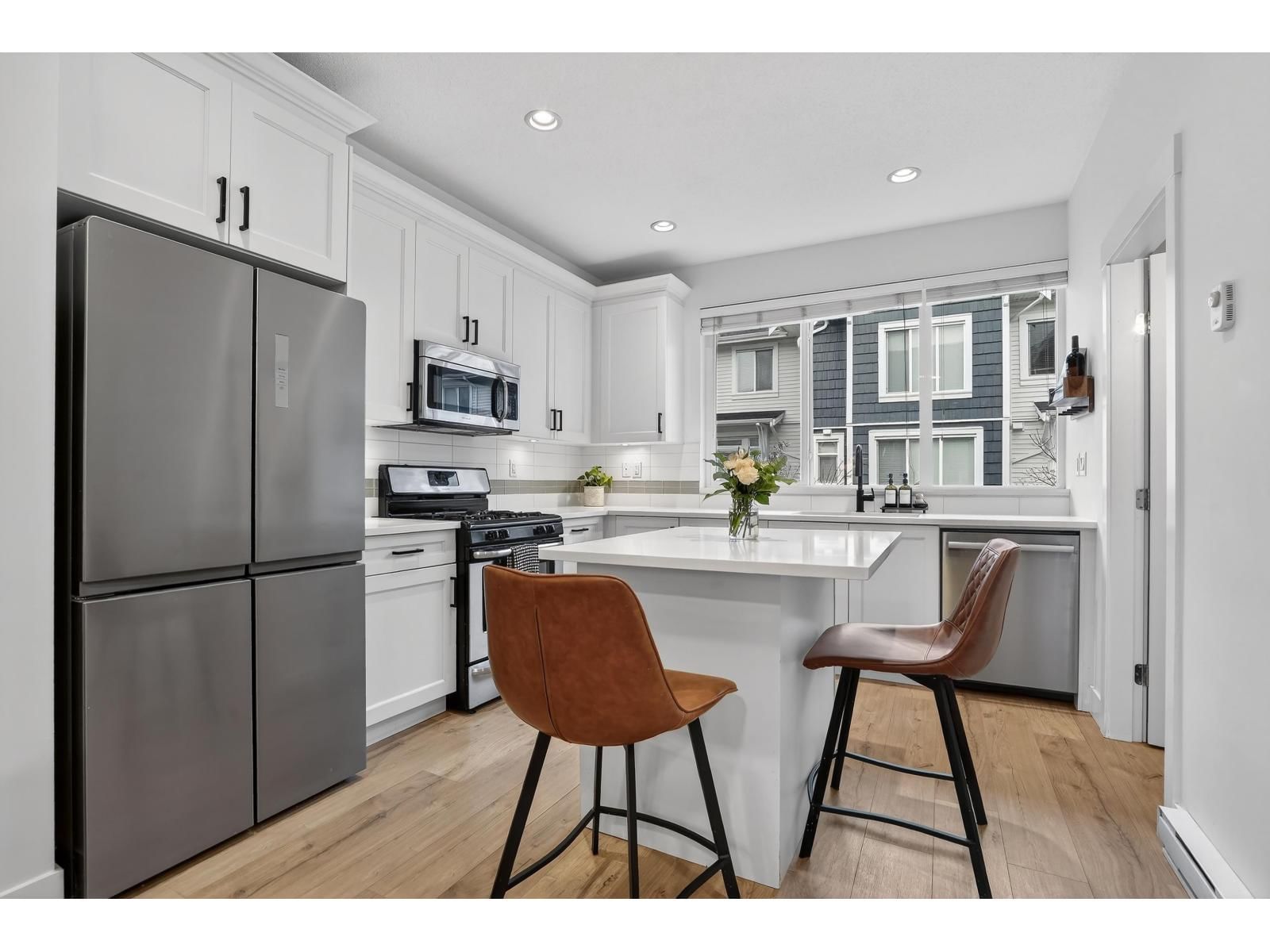 33 - 3039 156 STREET Image 8