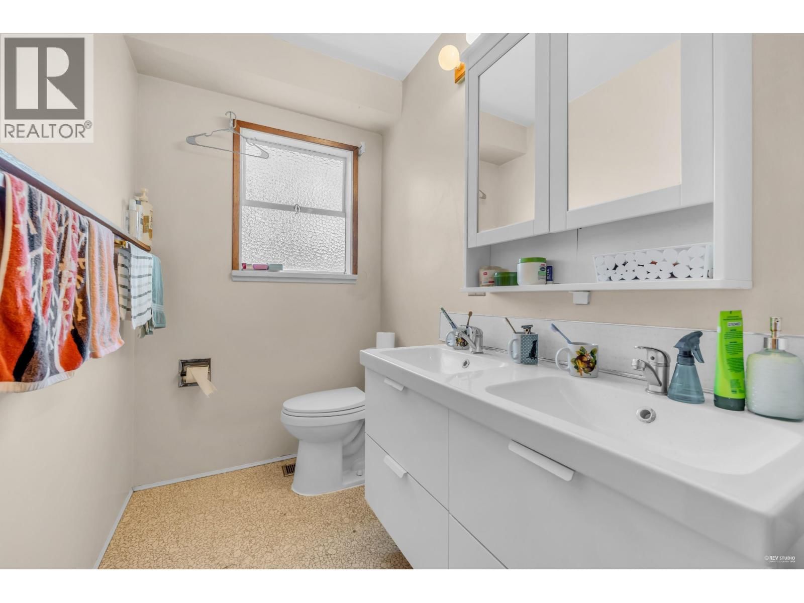 9040 GLENALLAN GATE Image 13