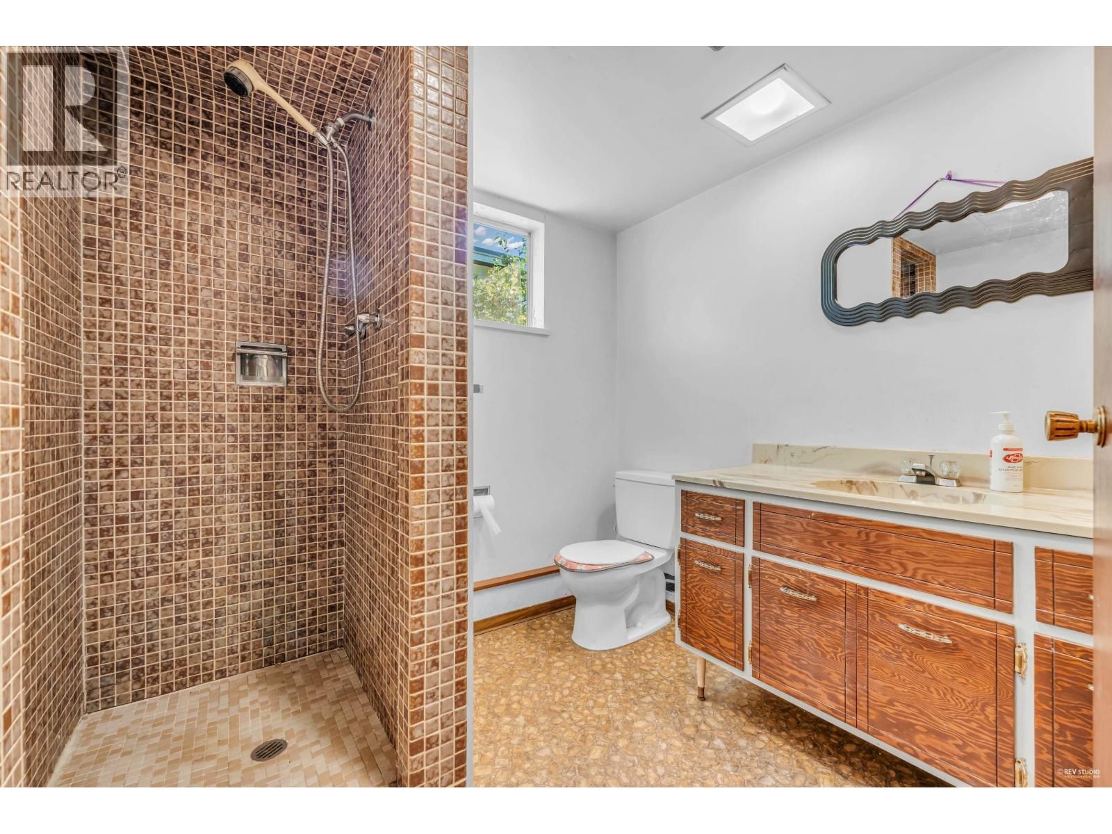 9040 GLENALLAN GATE Image 22