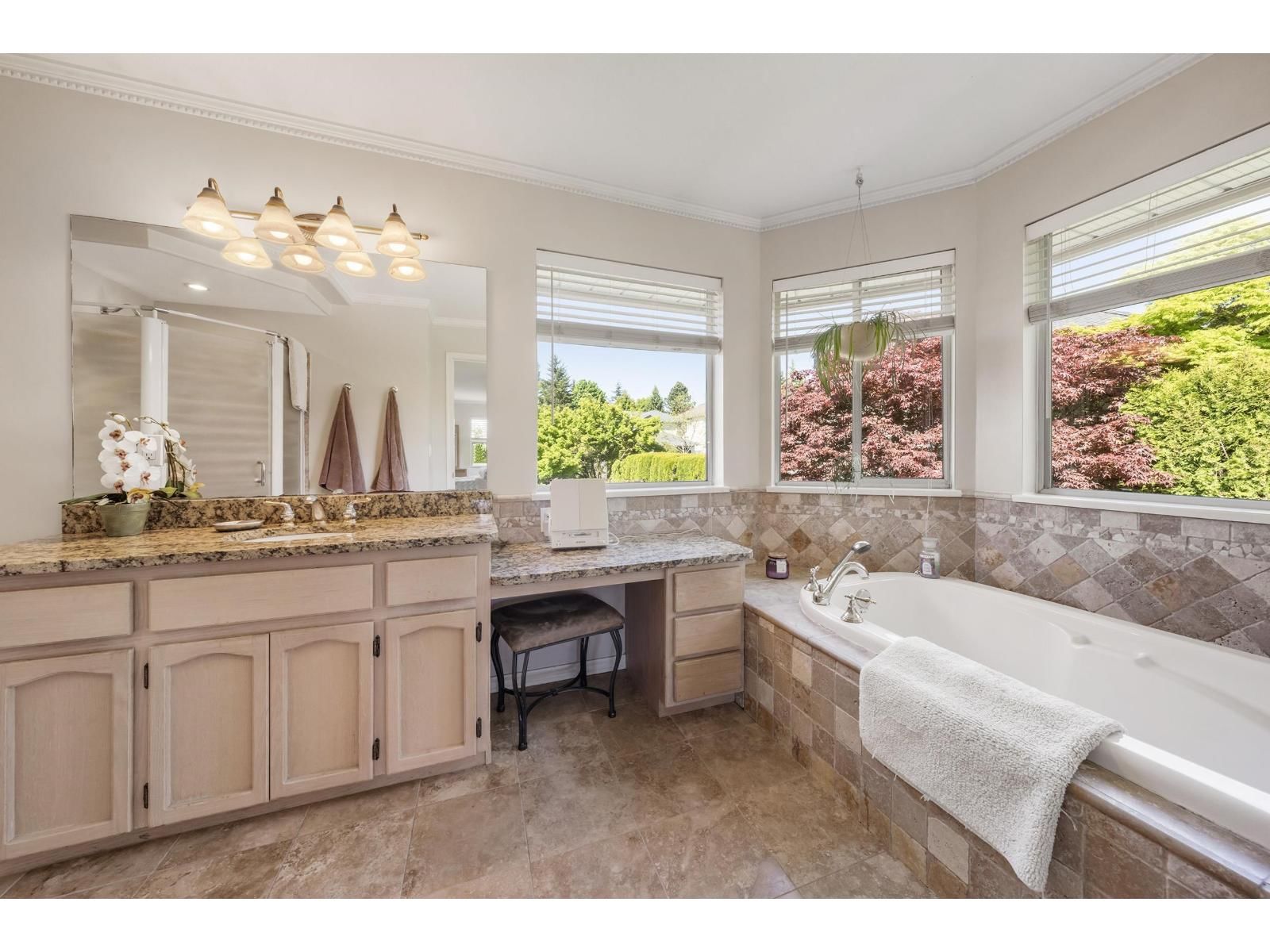 8030 153A STREET Image 21