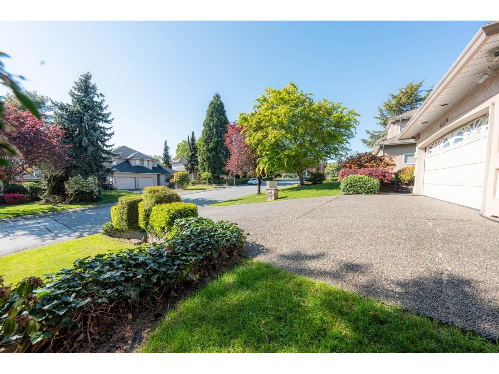 8030 153A STREET Image 37