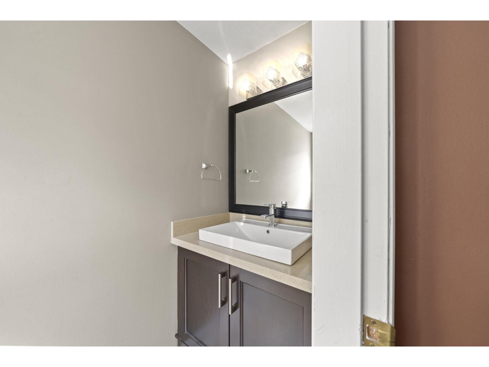 8891 157 STREET Image 12