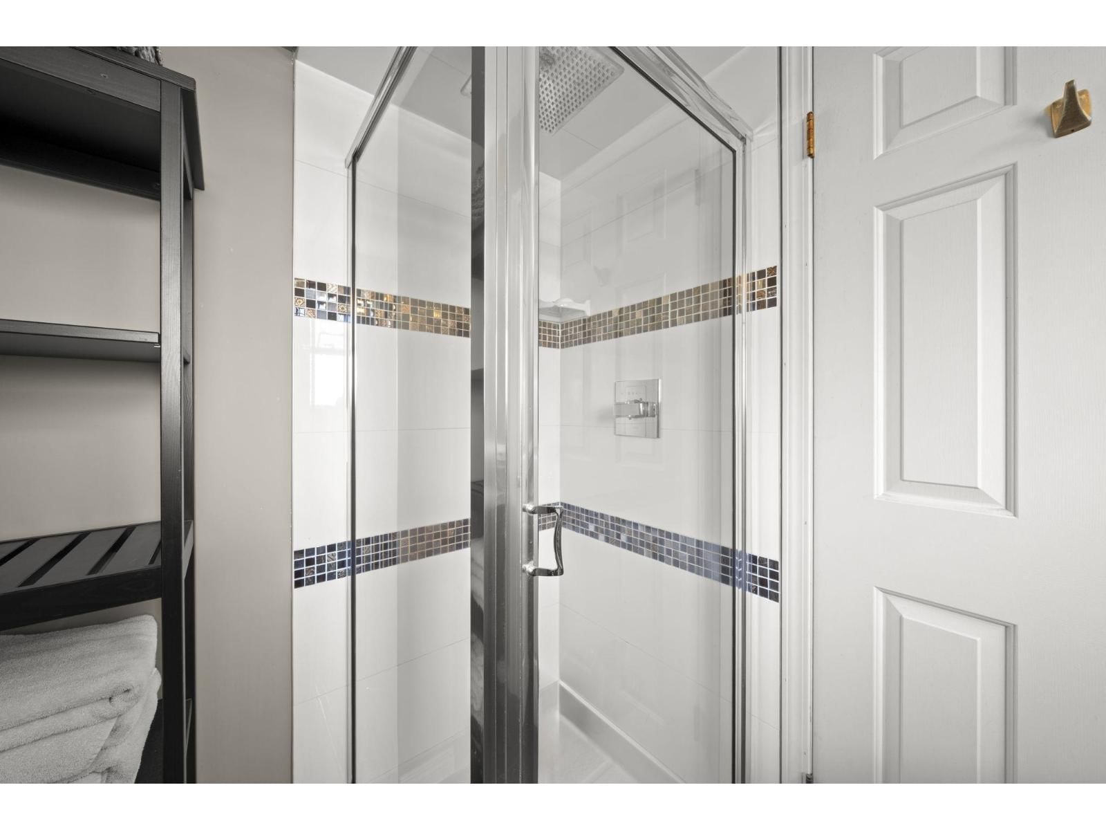 8891 157 STREET Image 18