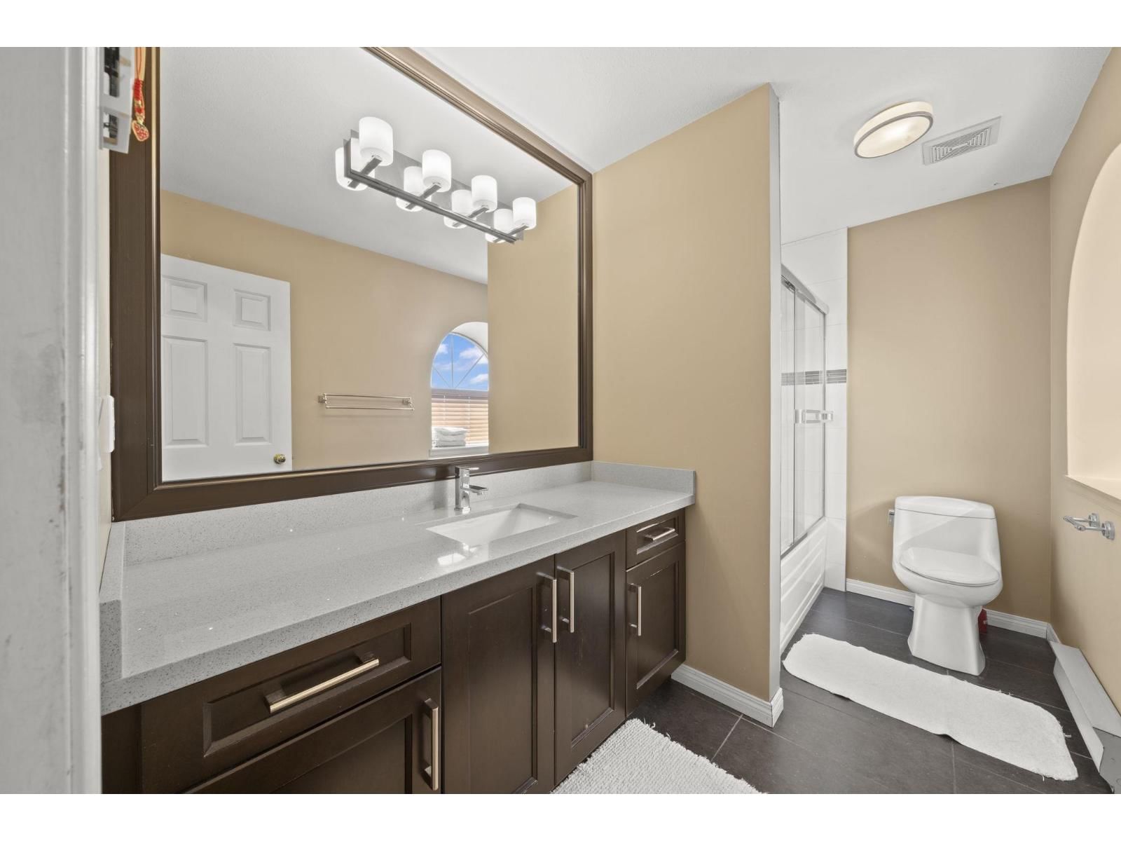 8891 157 STREET Image 22