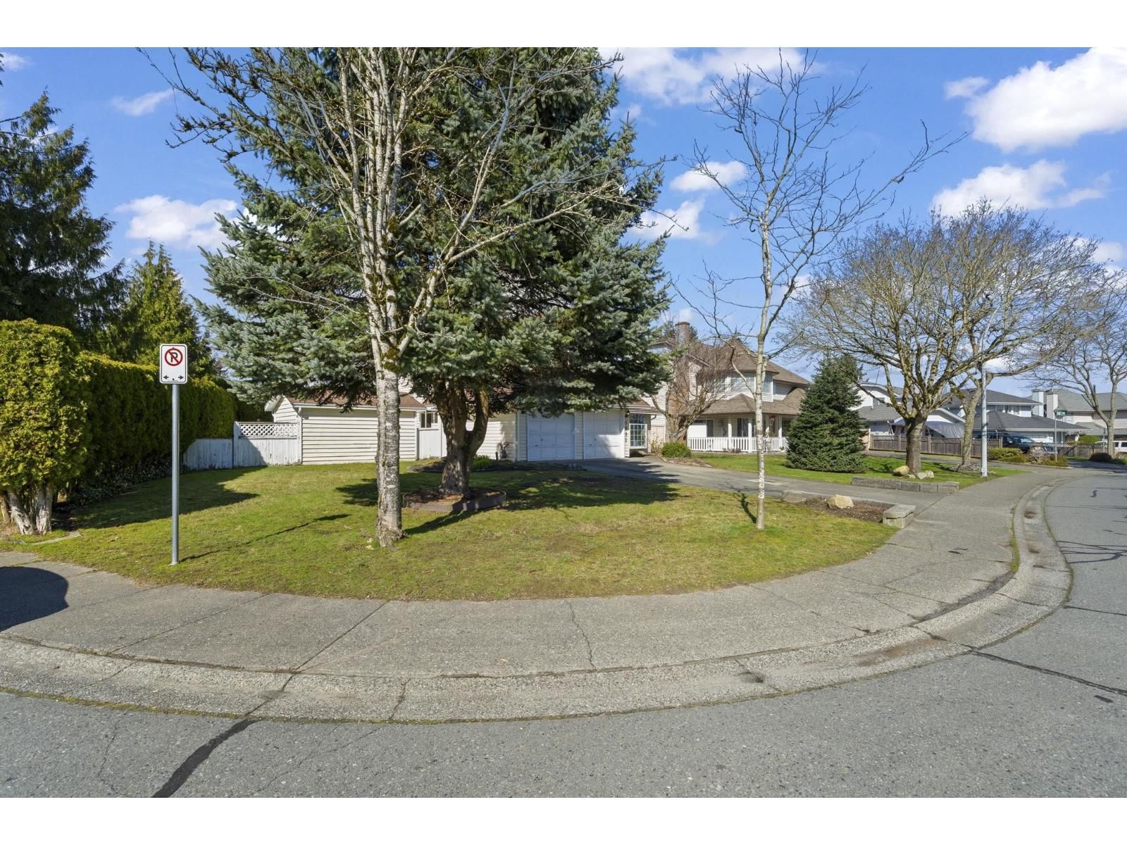 8891 157 STREET Image 34