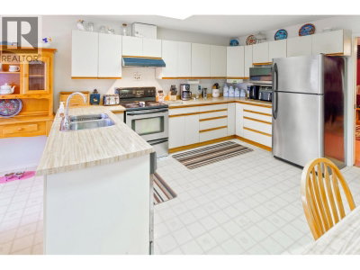 23381 WHIPPOORWILL Avenue | Maple Ridge British Columbia | Slide Image Twelve
