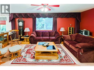 23381 WHIPPOORWILL Avenue | Maple Ridge British Columbia | Slide Image Four