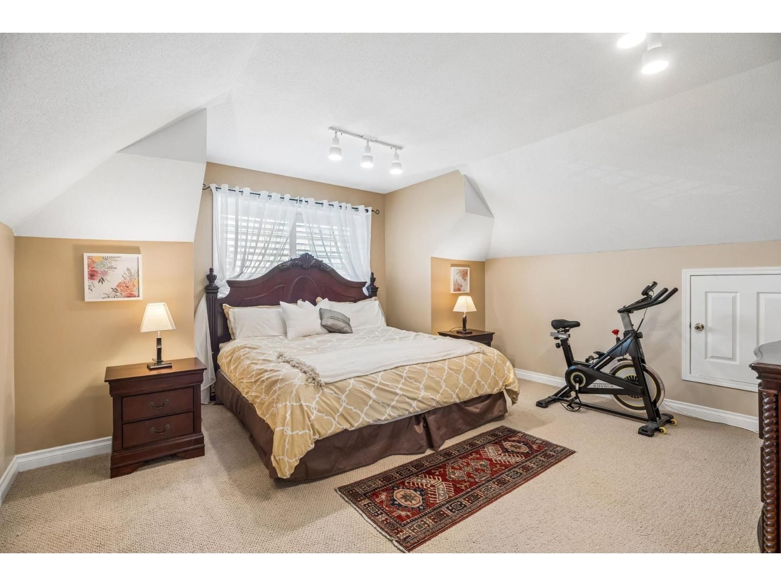 8536 142A STREET Image 23