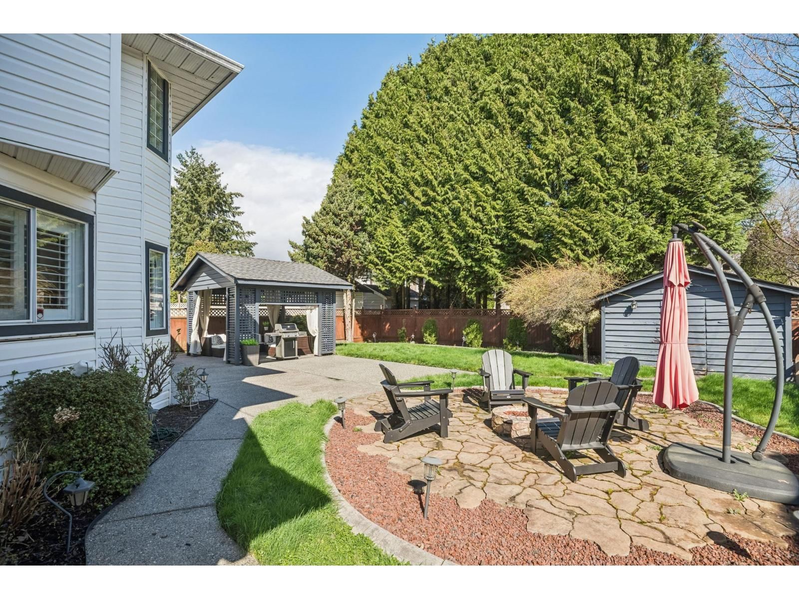 8536 142A STREET Image 32