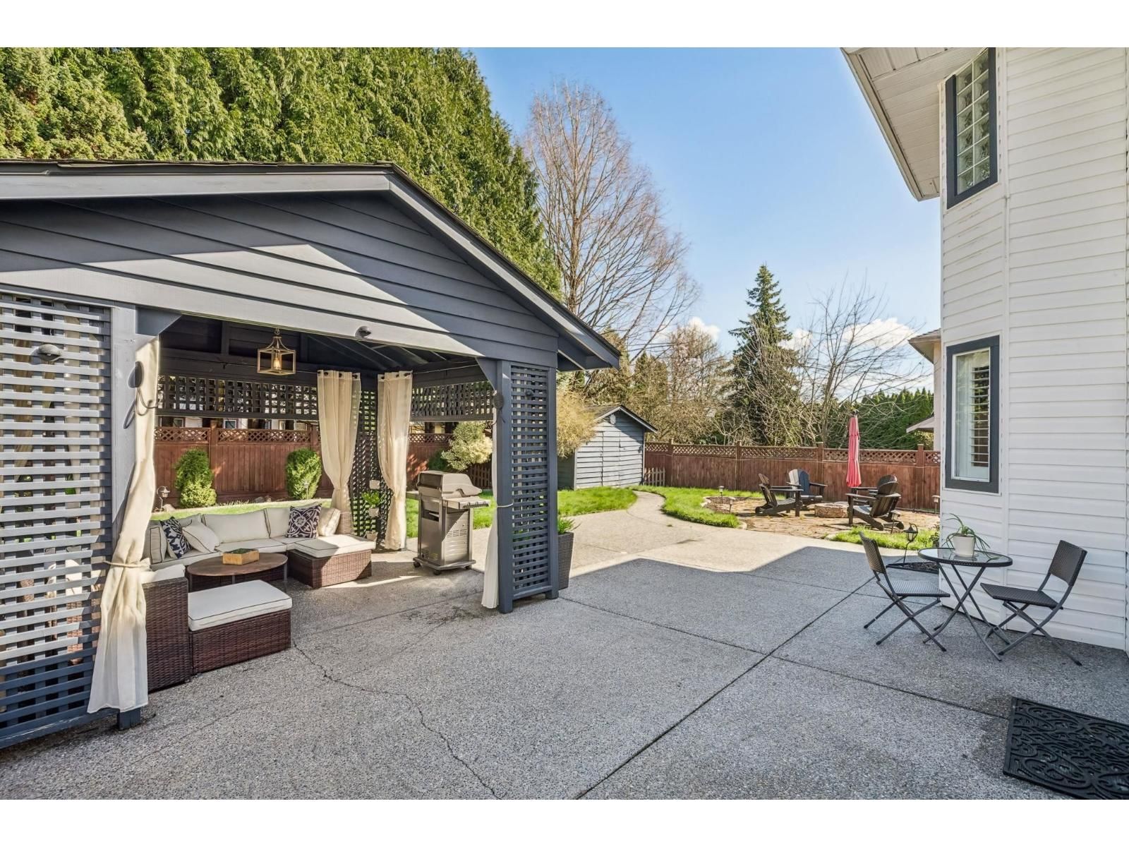 8536 142A STREET Image 33