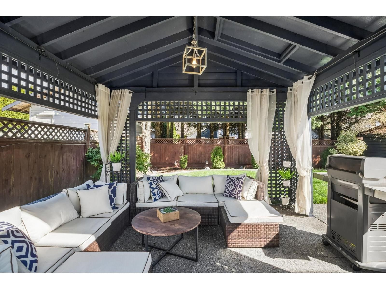 8536 142A STREET Image 34