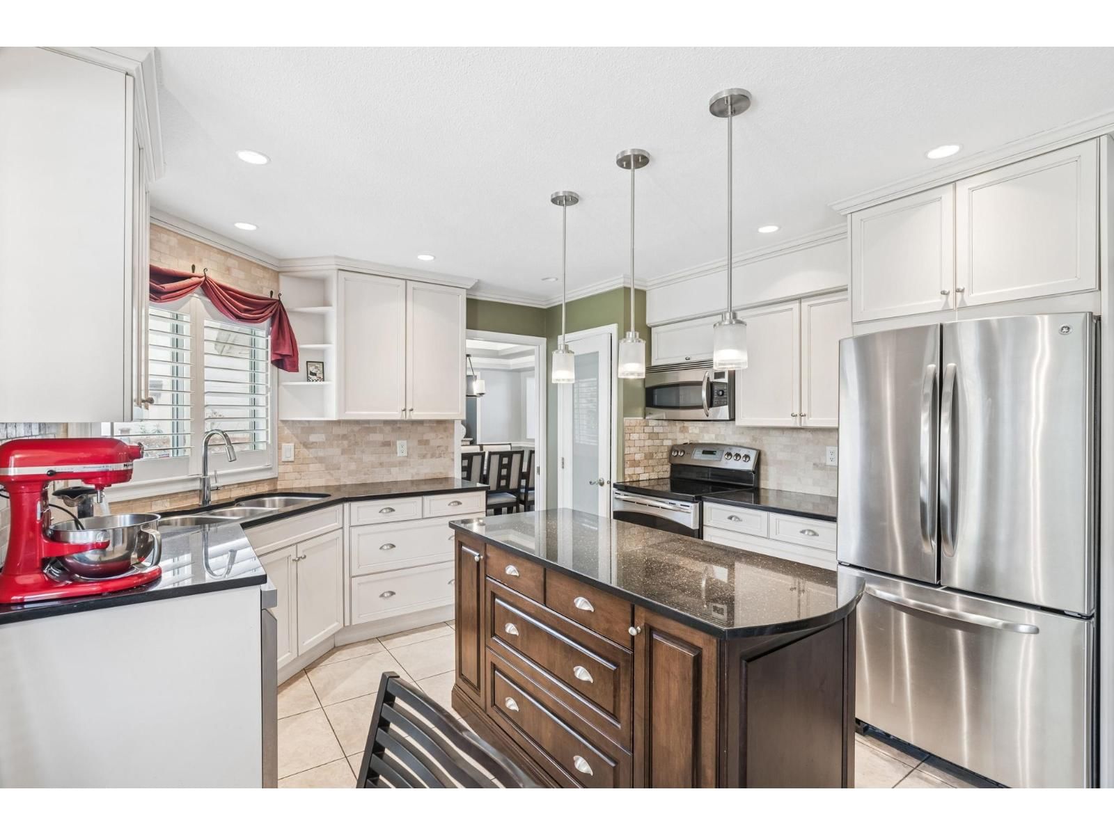 8536 142A STREET Image 9