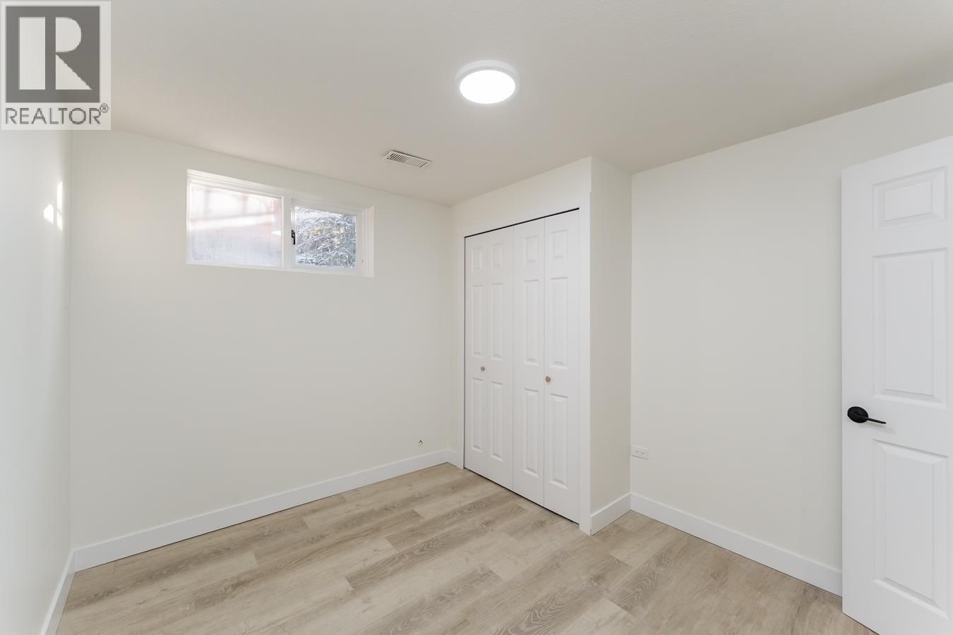 7790 QUEENS CRESCENT Image 26