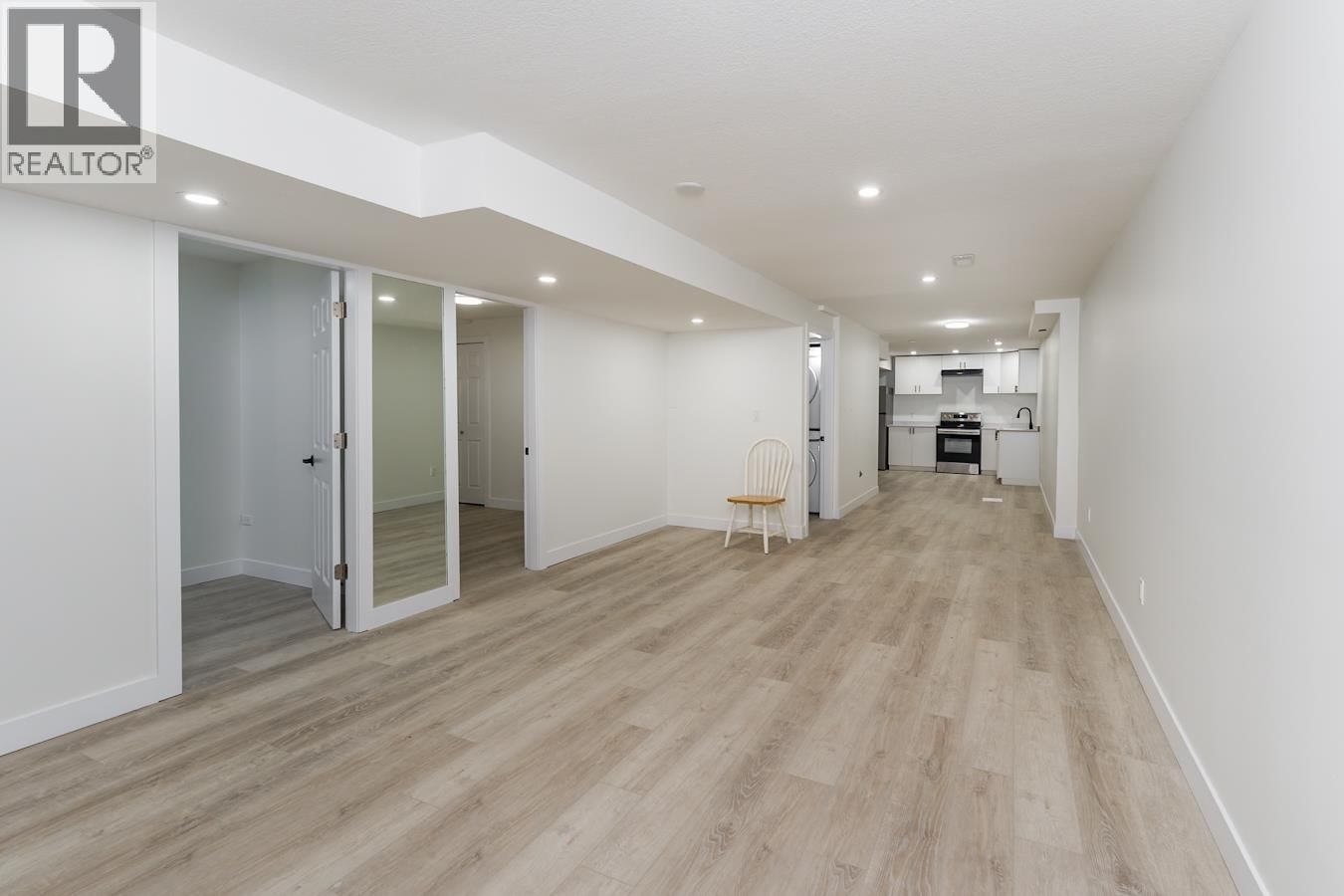 7790 QUEENS CRESCENT Image 36