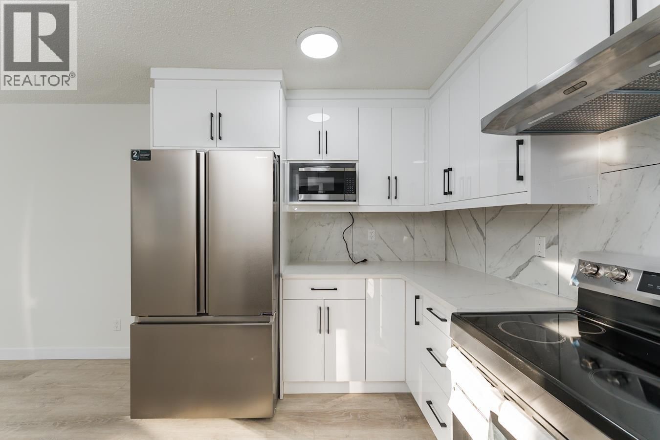 7790 QUEENS CRESCENT Image 9