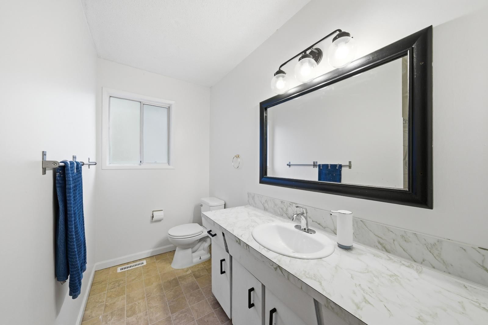 20037 37A AVENUE Image 13