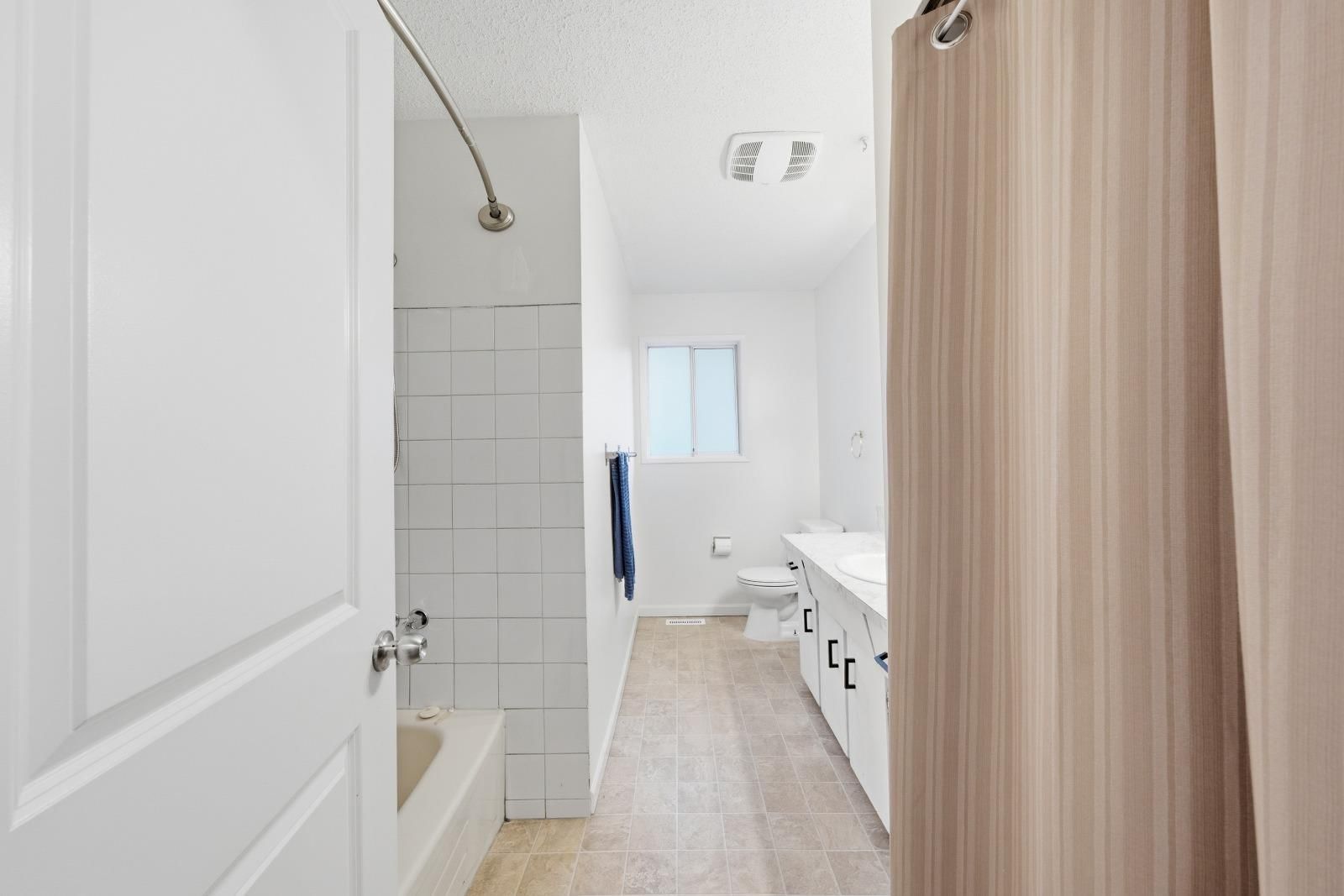 20037 37A AVENUE Image 14