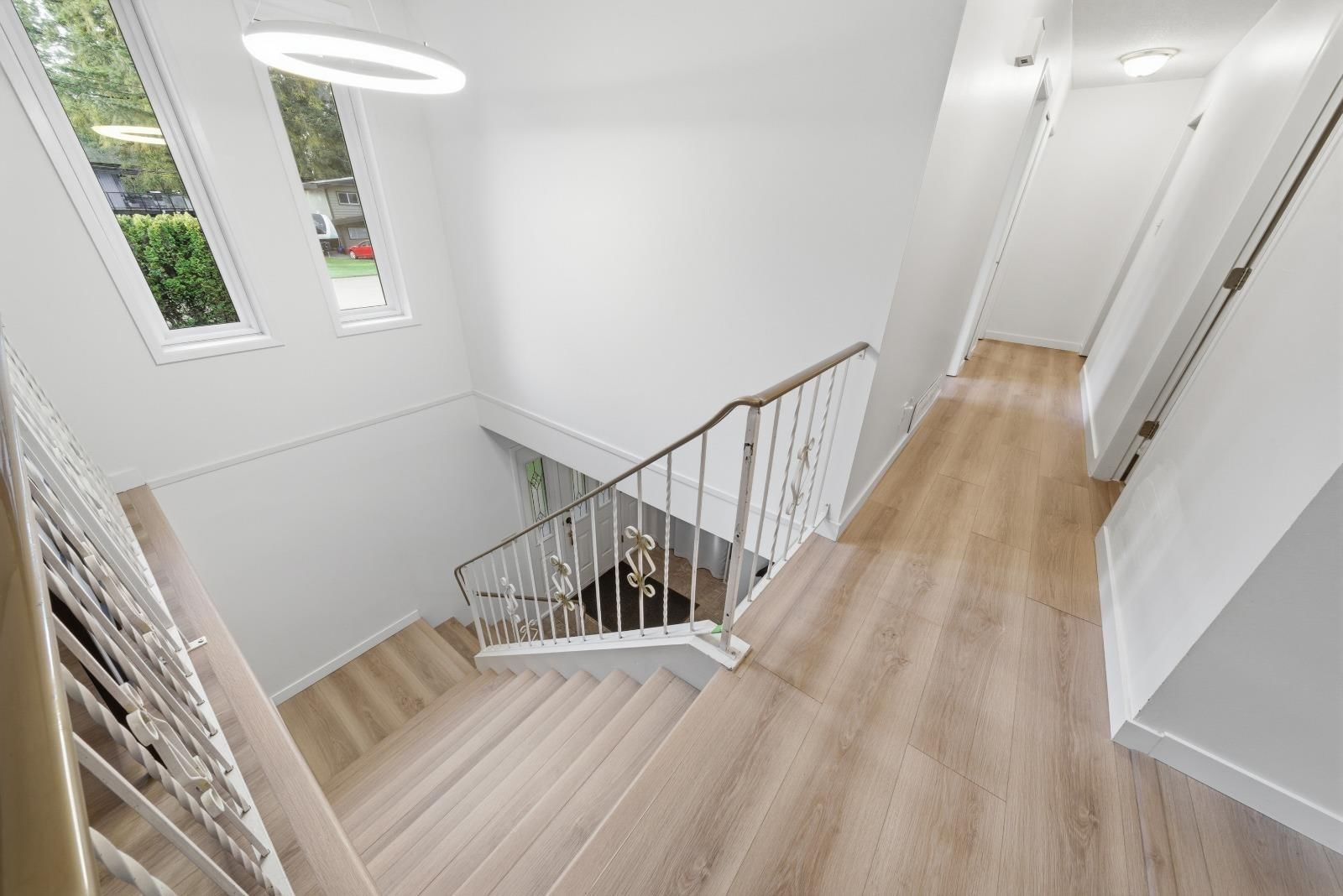 20037 37A AVENUE Image 4