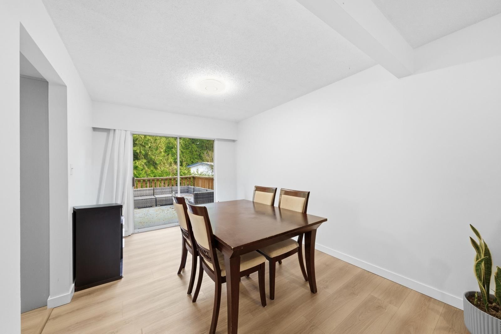 20037 37A AVENUE Image 8