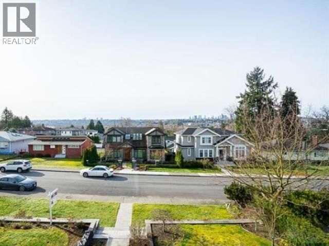 6347 PARKCREST Drive, Burnaby, V5B2T1 | Image 2