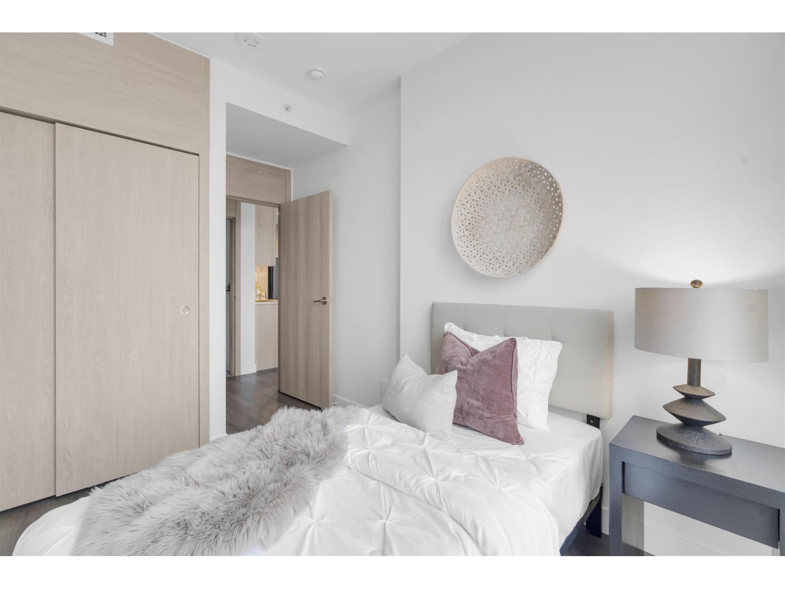 2405 - 10750 135A STREET Image 12