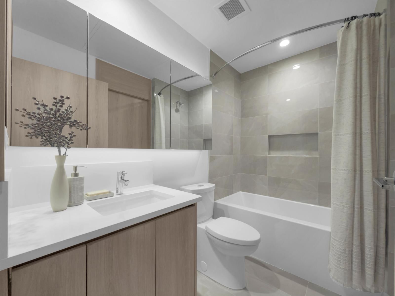 2405 - 10750 135A STREET Image 17