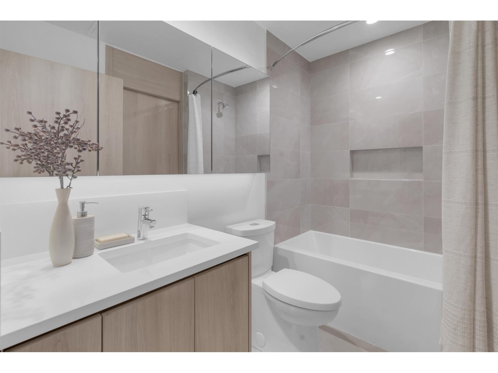 2405 - 10750 135A STREET Image 19