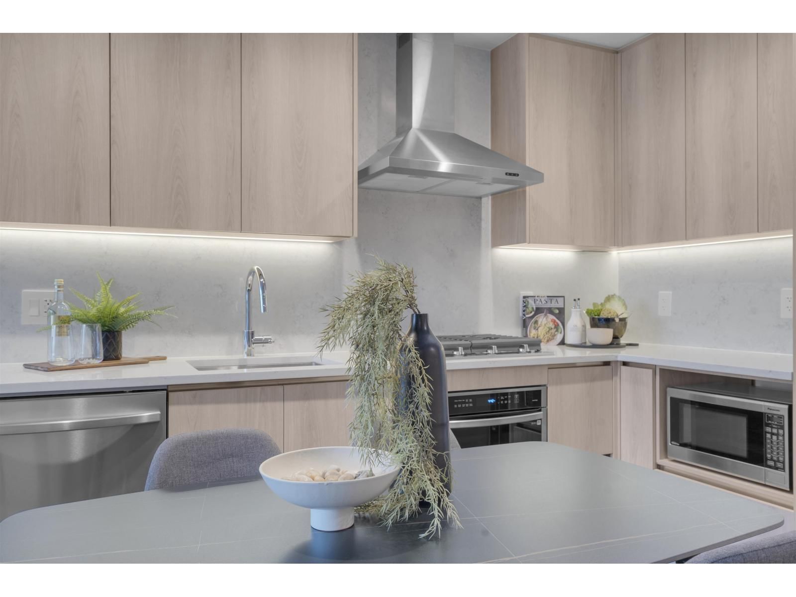 2405 - 10750 135A STREET Image 3