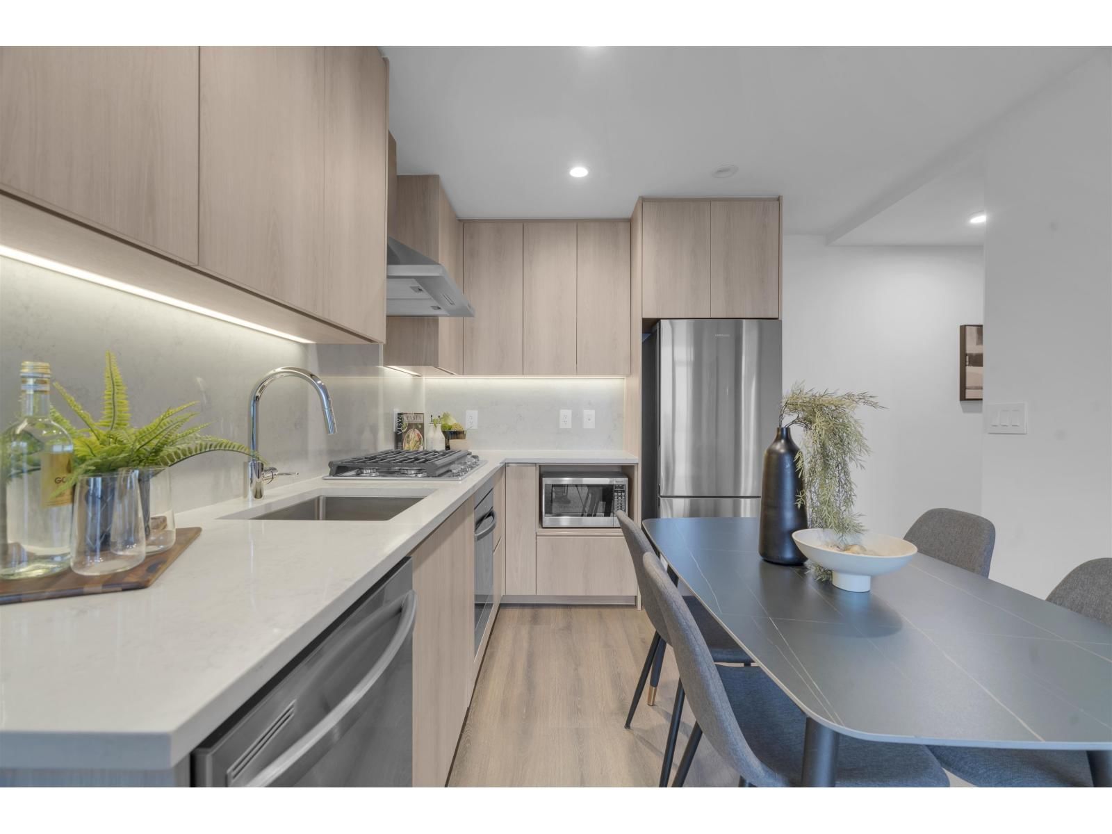 2405 - 10750 135A STREET Image 4