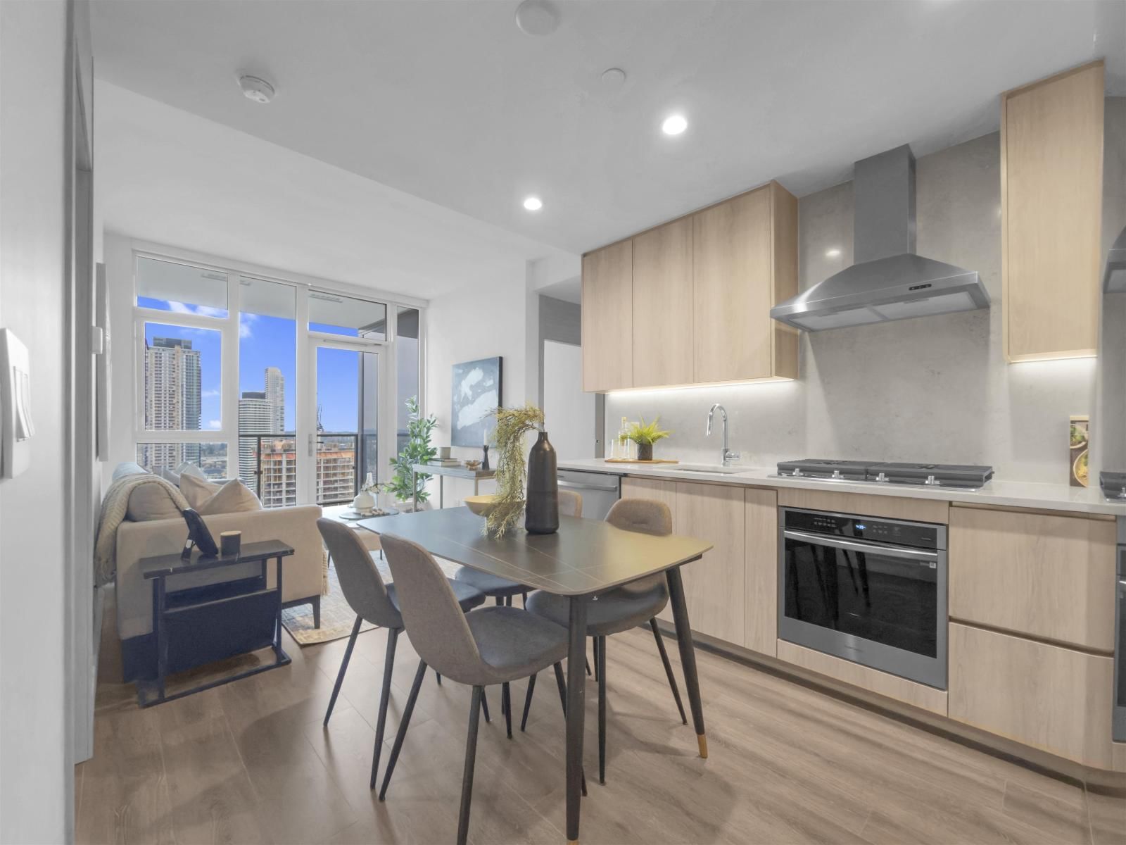 2405 - 10750 135A STREET Image 6