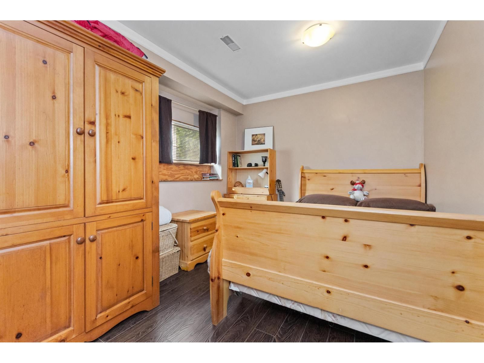 780 OLSON AVENUE Image 21