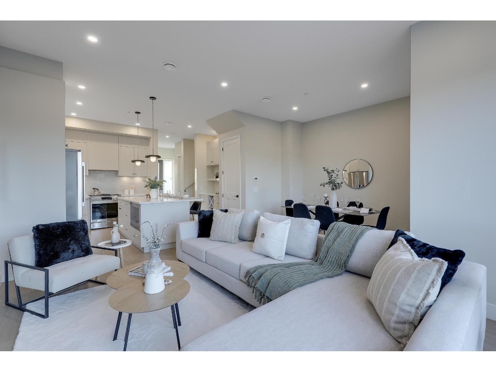 7756 196 STREET Image 12