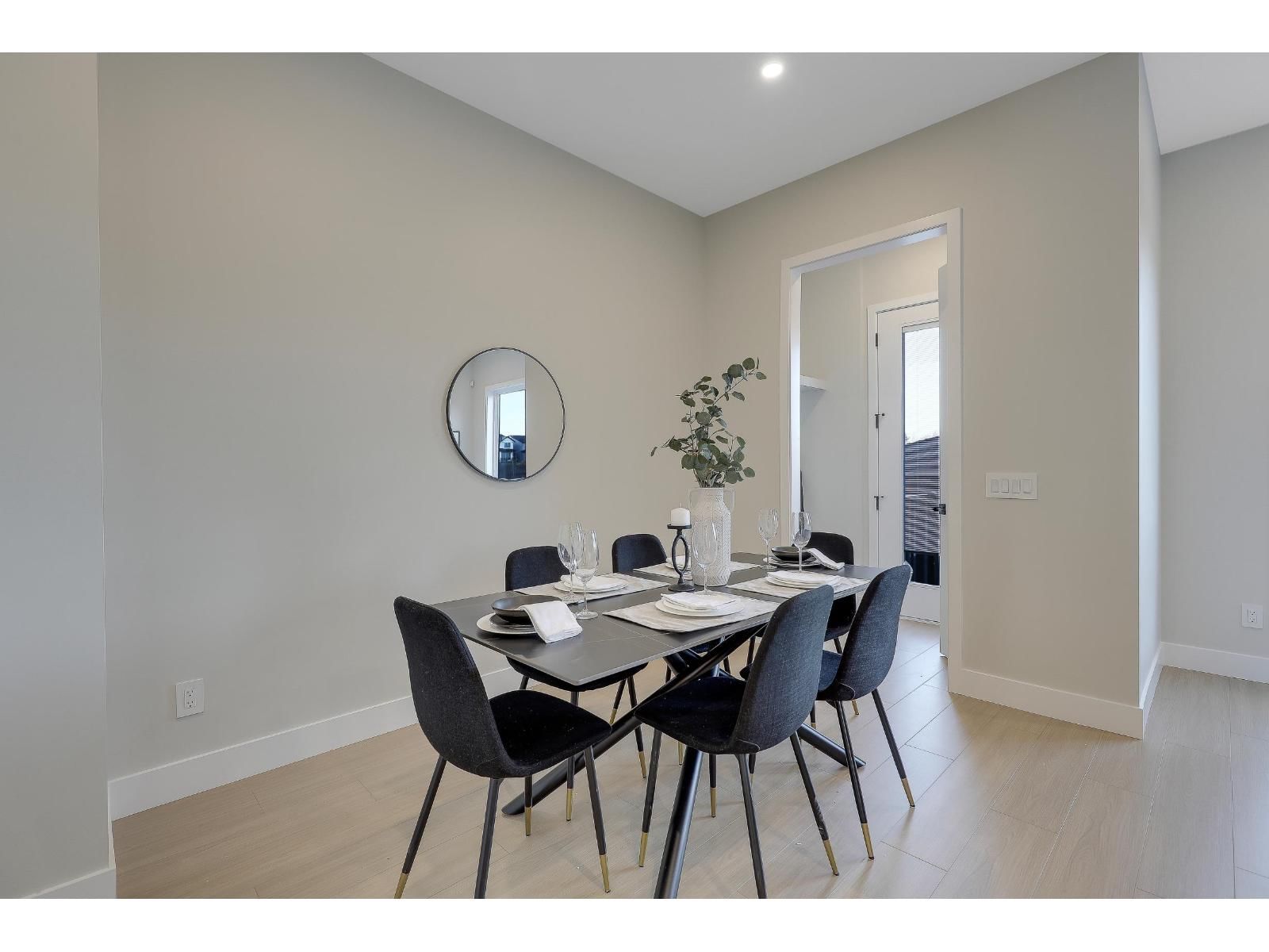 7756 196 STREET Image 14