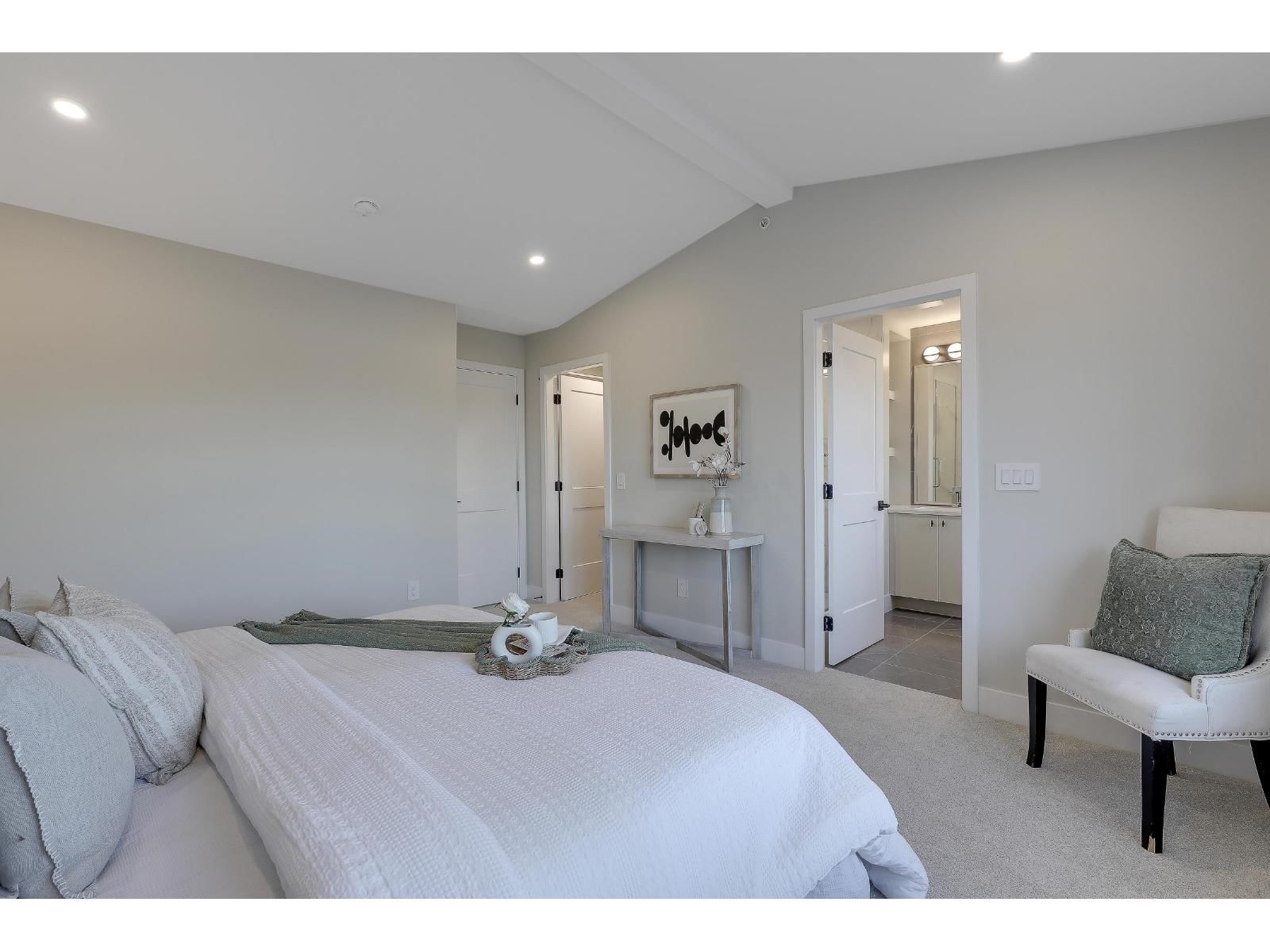 7756 196 STREET Image 17