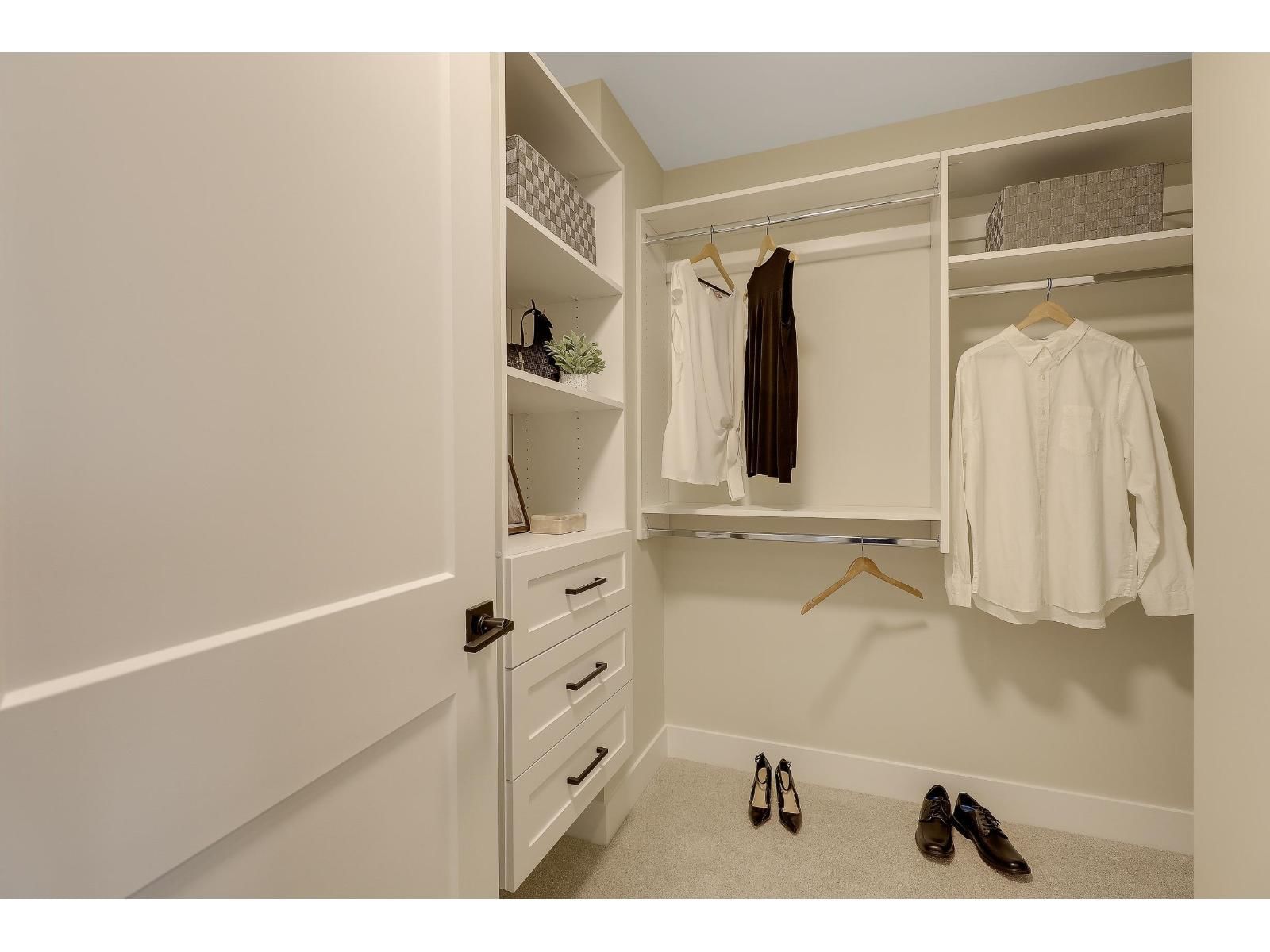 7756 196 STREET Image 18