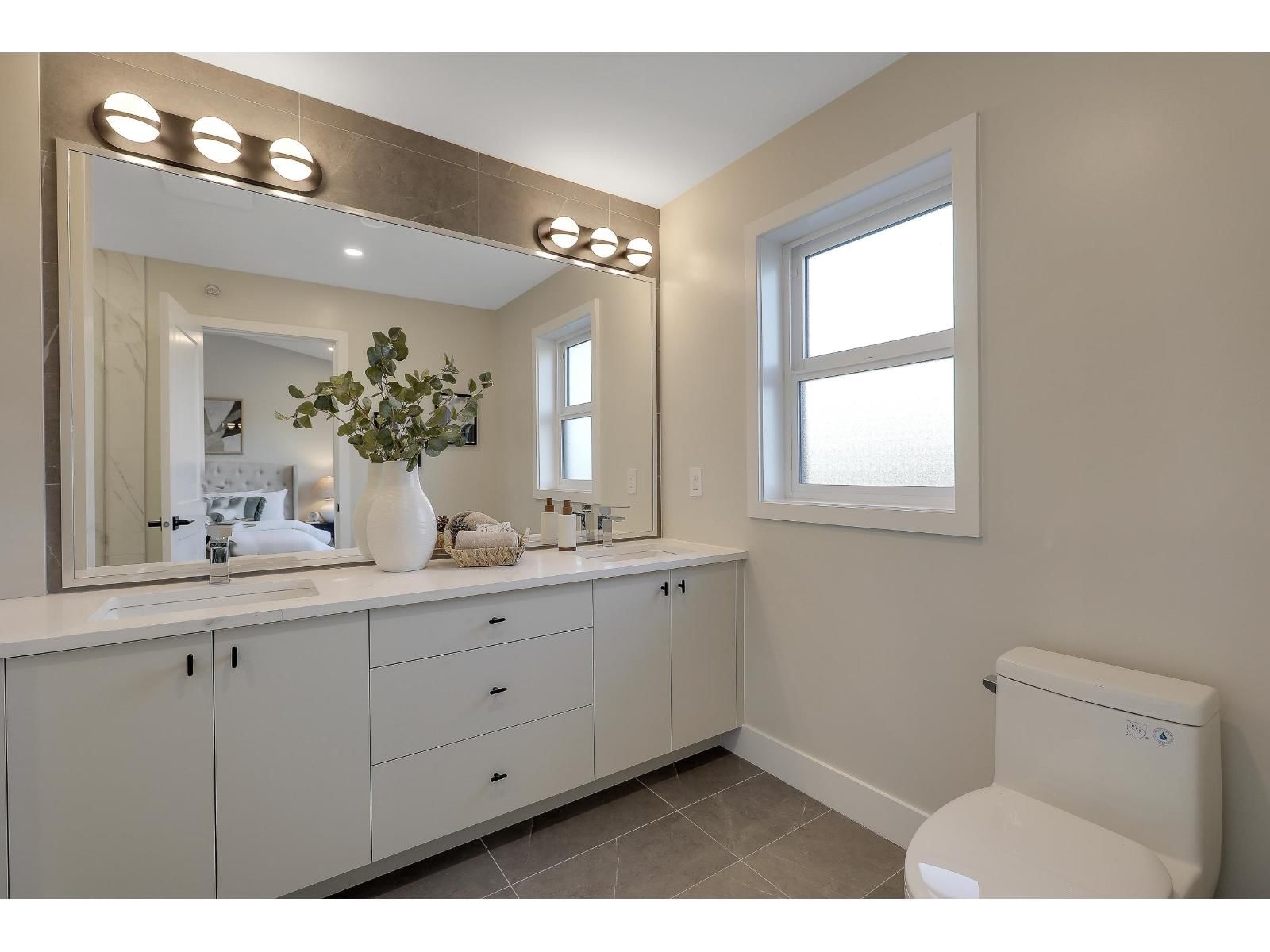 7756 196 STREET Image 19