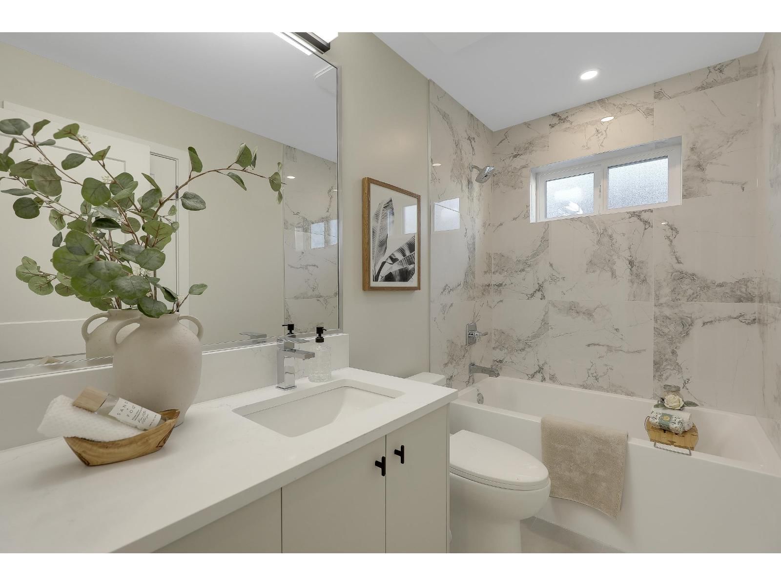 7756 196 STREET Image 23