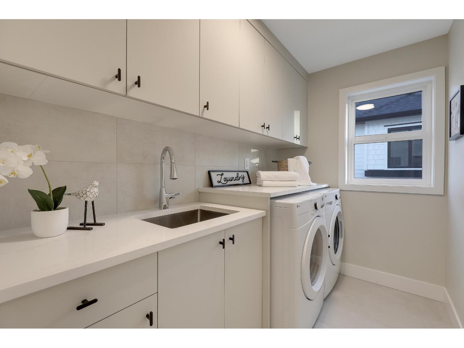 7756 196 STREET Image 24