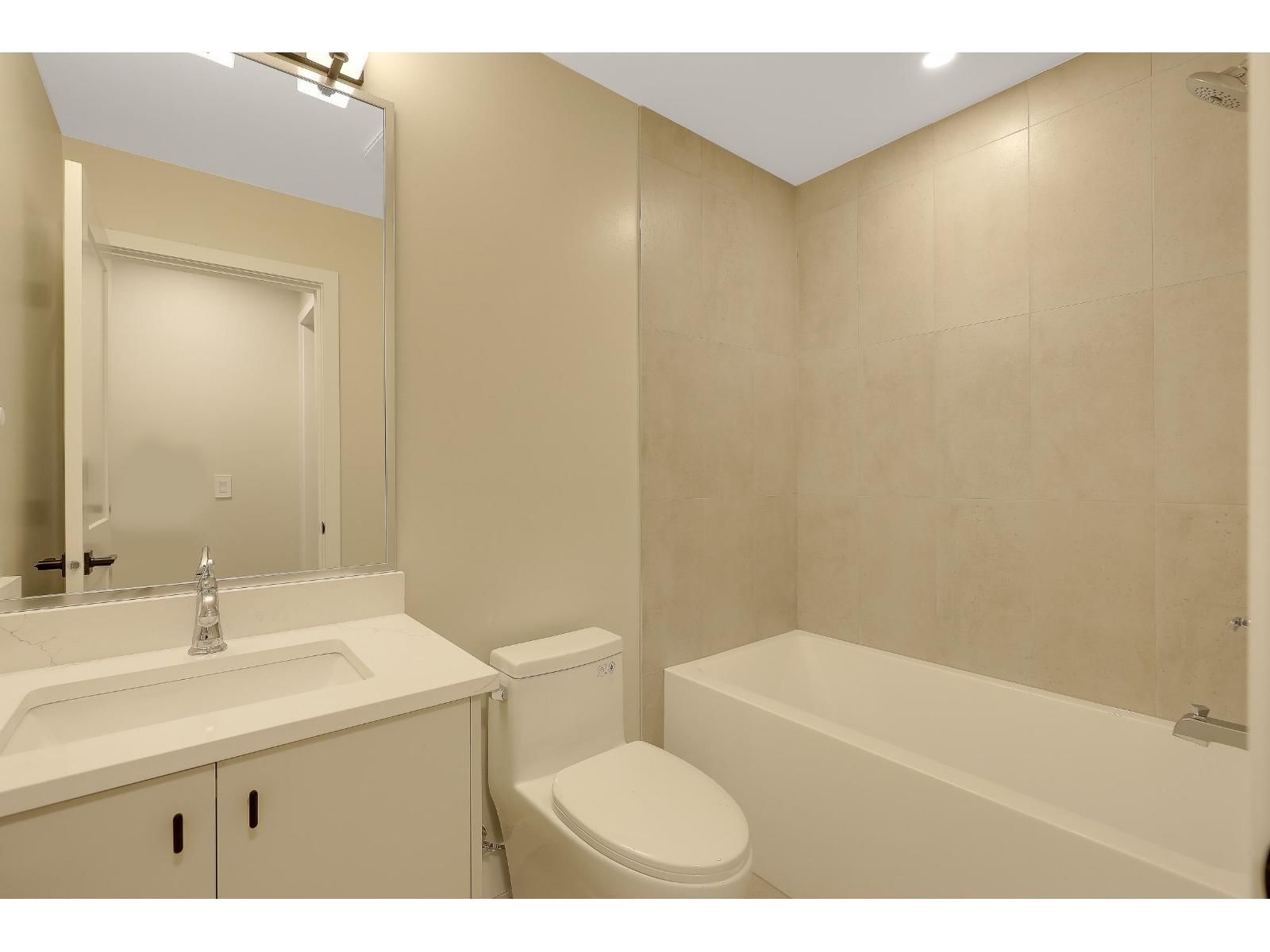 7756 196 STREET Image 25