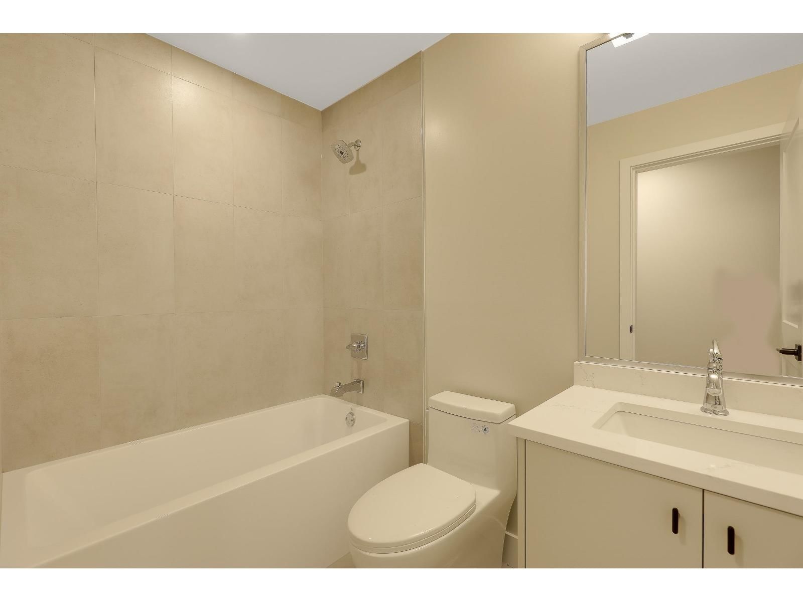 7756 196 STREET Image 29