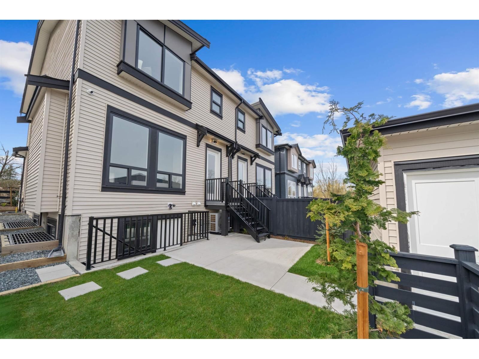 7756 196 STREET Image 31