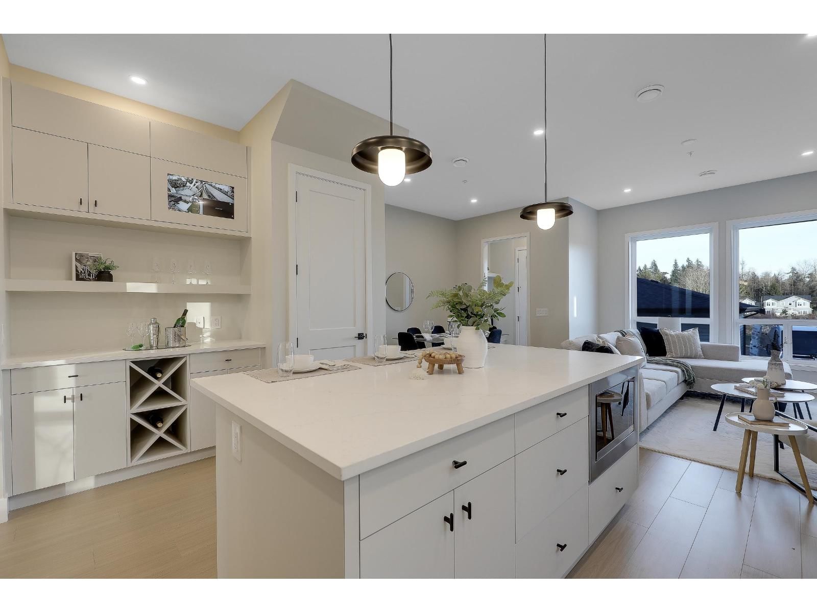 7756 196 STREET Image 7