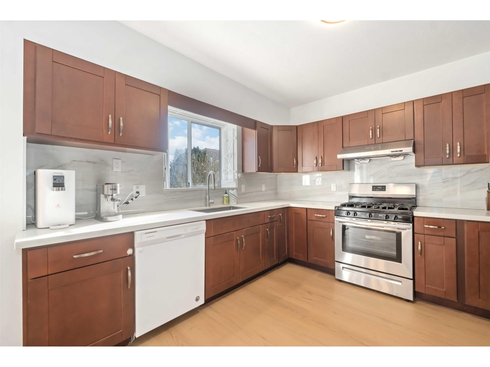 14082 20 AVENUE Image 15