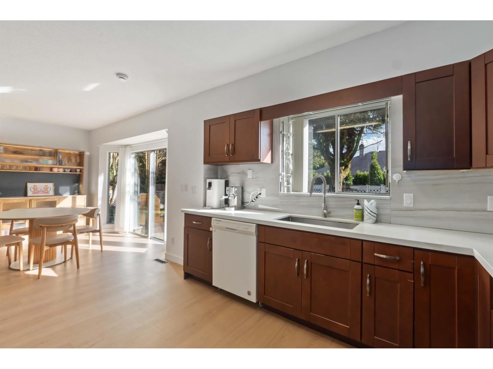 14082 20 AVENUE Image 16