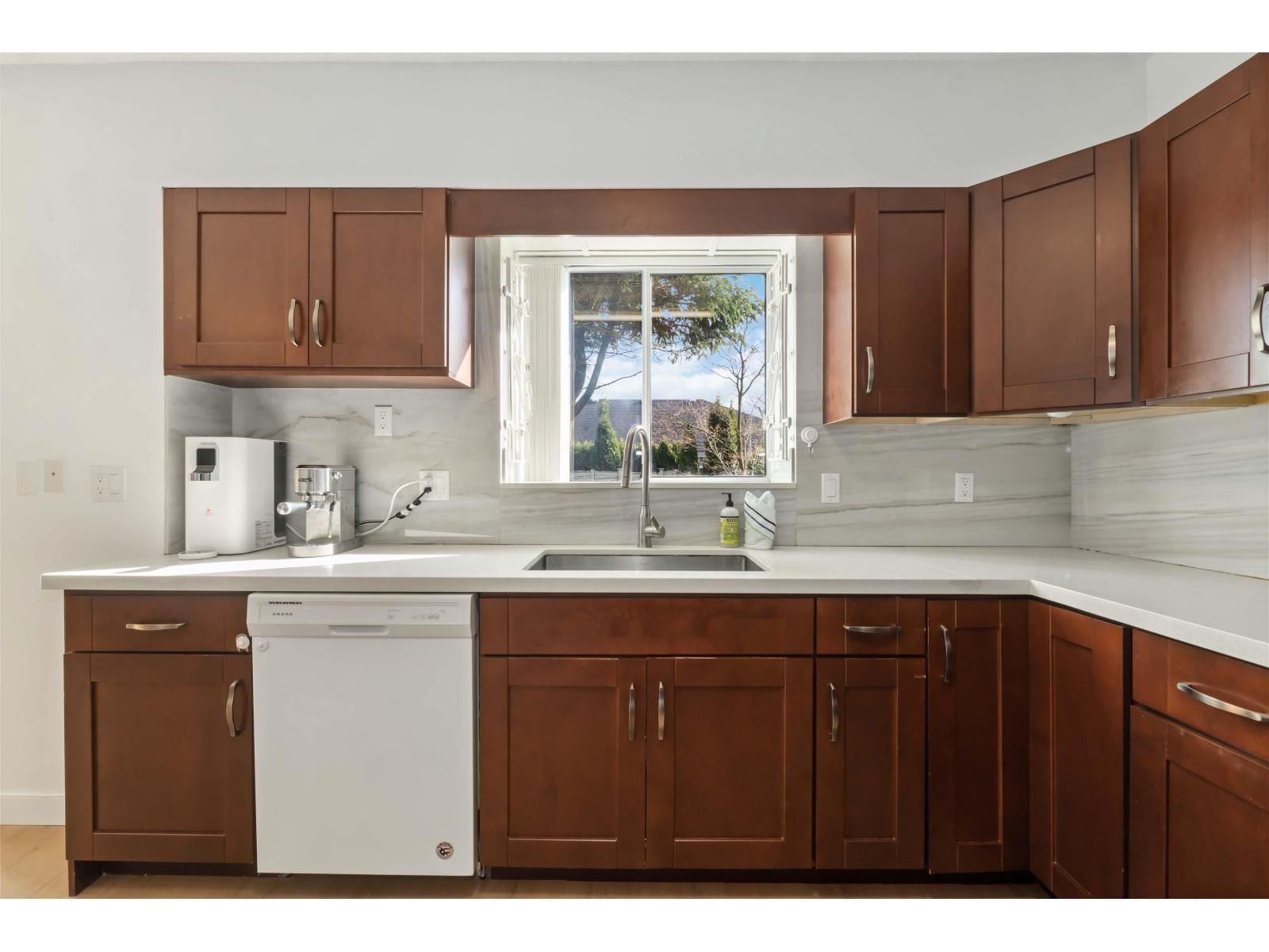 14082 20 AVENUE Image 17